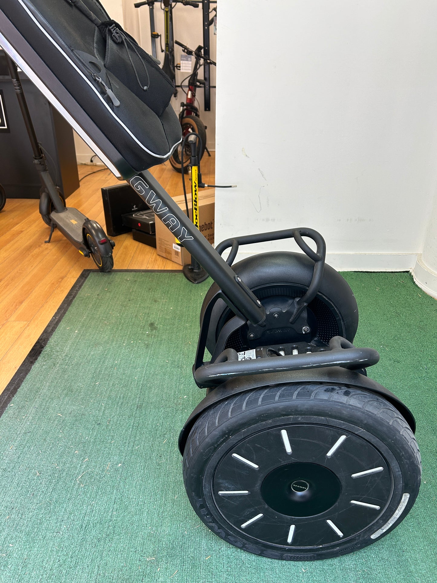 Pre-owned - Segway i2se Patroller (1,700 miles, excellent condition)