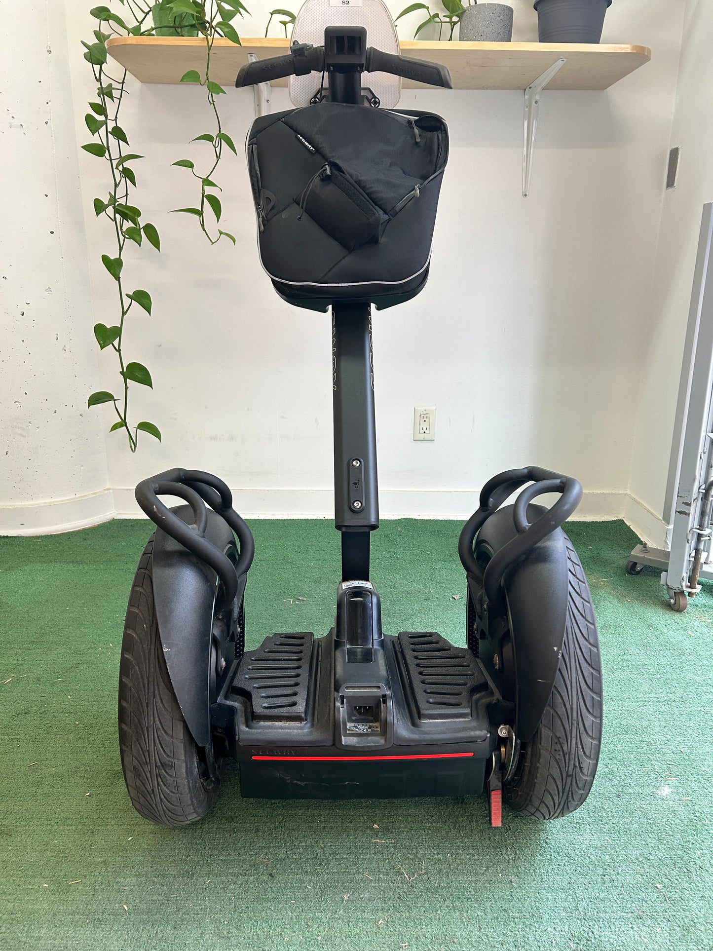 Pre-owned - Segway i2se Patroller (1,700 miles, excellent condition)